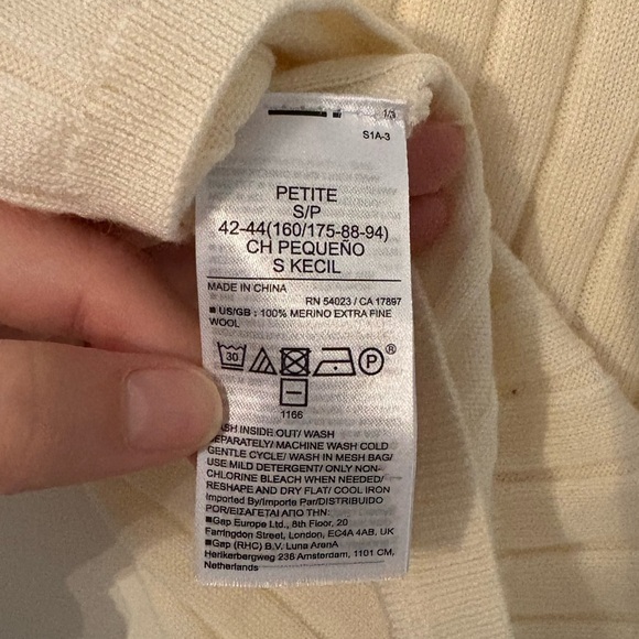 Banana Republic | Sleeveless Fine Knit Sweater | Cream | Small Petite - Picture 3 of 4